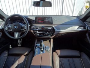 BMW 5 Series G30 место водителя